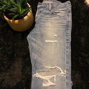 Men’s distressed jeans